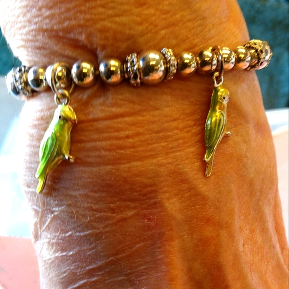 NEW Bird Charm Bracelet with Silver Beads Stretch Cord Handmade by Jackie NWT - Picture 4 of 8